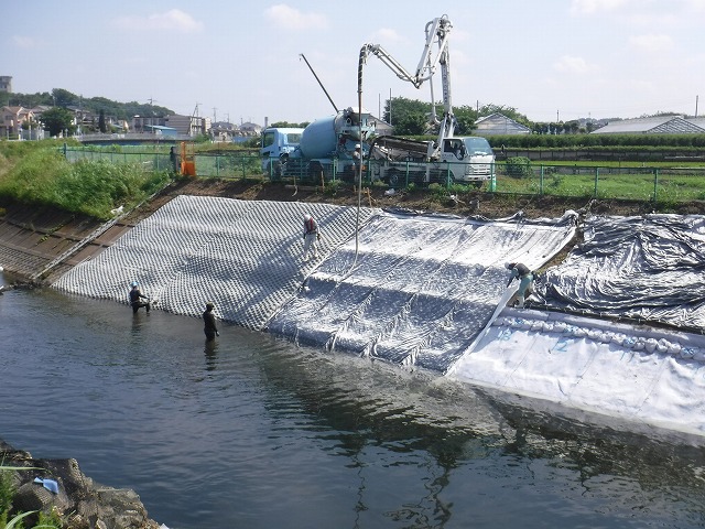 コンクリートマット施工状況の画像